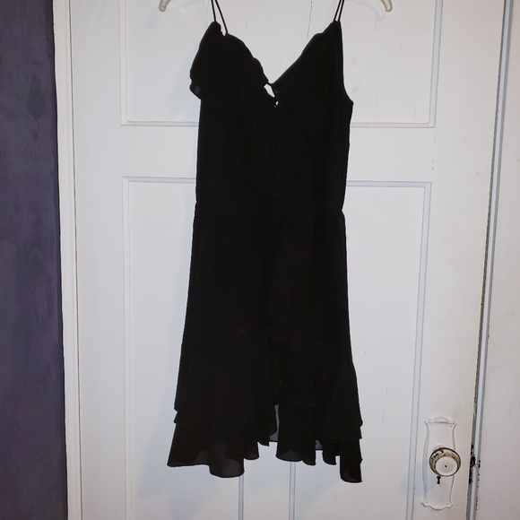 H&M ruffled knee length polyester dress EUC - Picture 2 of 4